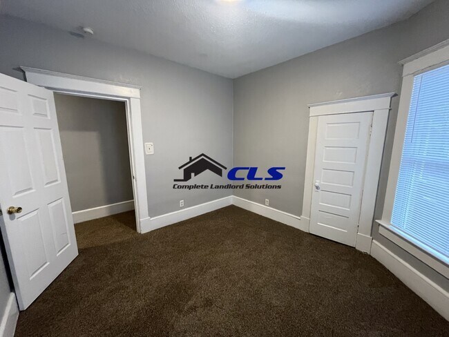 Building Photo - 1616 S 4th St