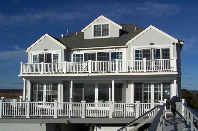 Building Photo - 949B Dune Rd