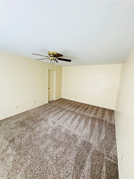 Building Photo - 8513 Kensington Dr