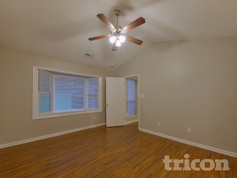 Building Photo - 8523 Lockerbie Ln