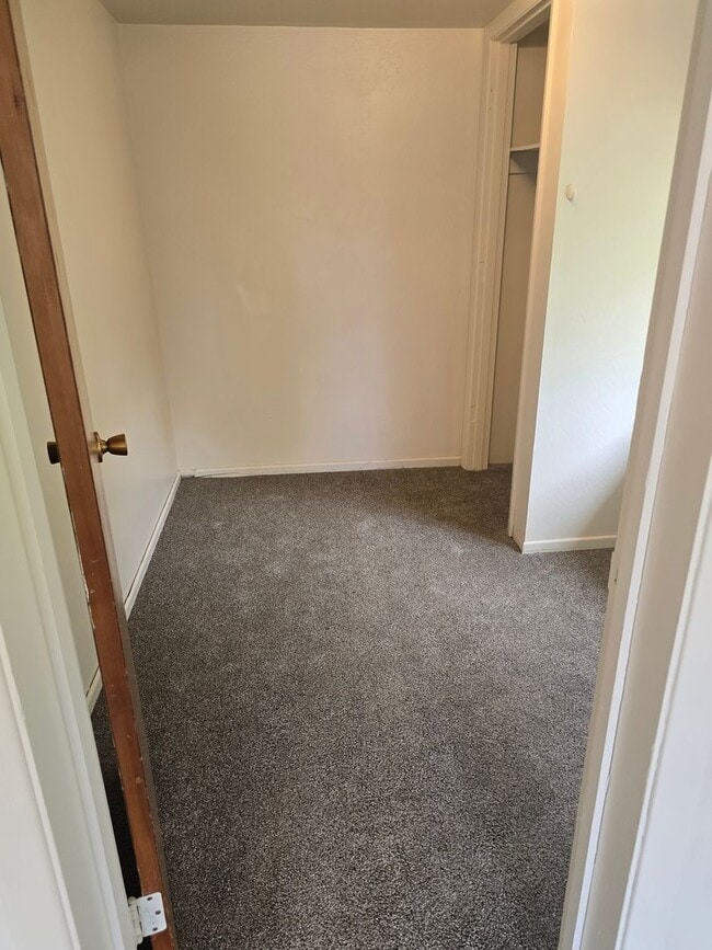 Building Photo - 3 bed 2 bath Family Home for Rent in Grant...