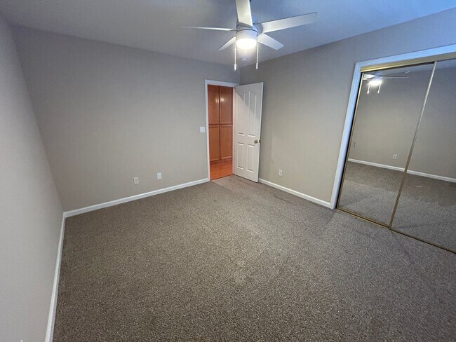 Building Photo - Beautiful 4 Bedroom, 2.5 Bath Deer Valley ...