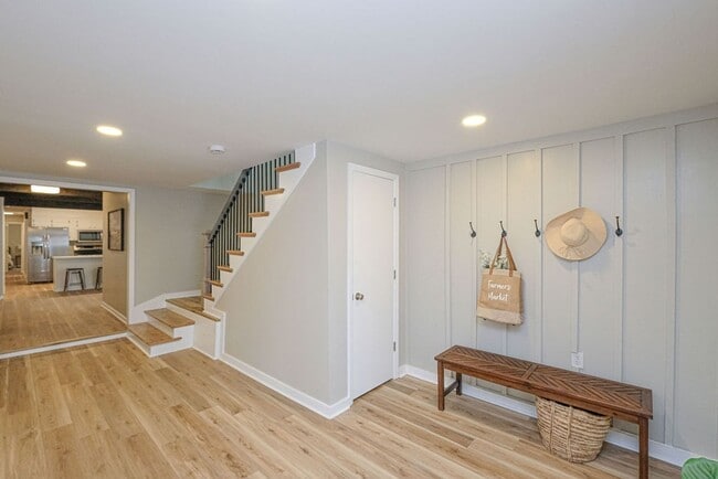 Building Photo - Newly Renovated - Move In Ready Home! 5 Bedrooms 3 Bathrooms