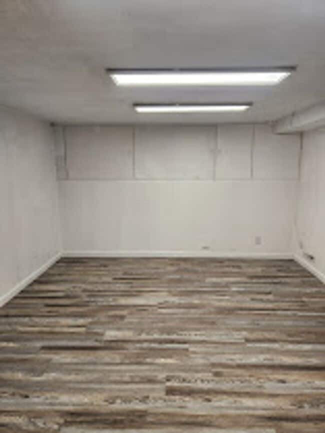 Building Photo - Classic Brick 3 bed, 1.5 bath with upgrades, fenced back yard, carport and garage.