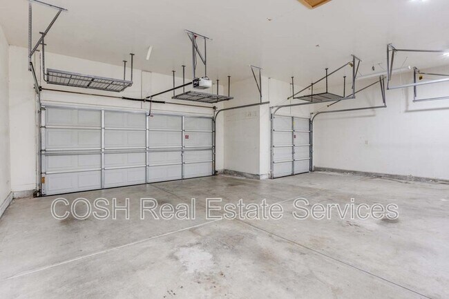 Building Photo - 1420 N Aksarben St