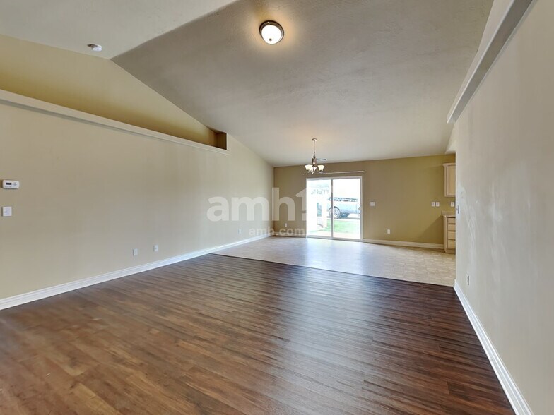 Building Photo - 171 Century Dr