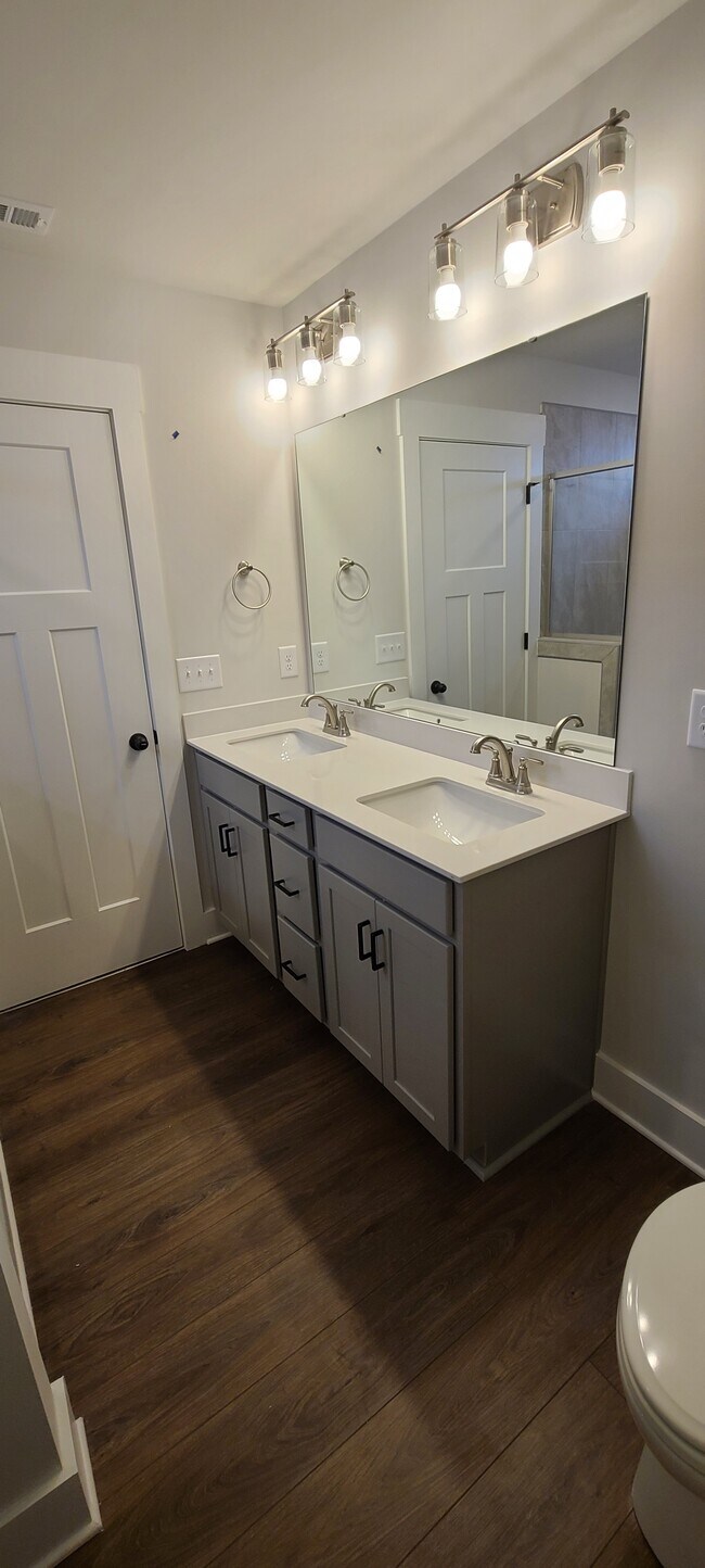 Building Photo - 726 Judah Dr