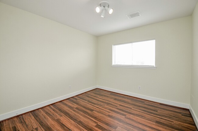 Building Photo - 11924 Prior Park Dr