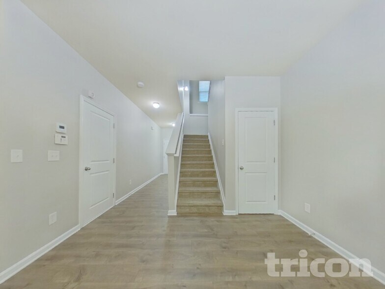 Building Photo - 3303 Lowland Dr