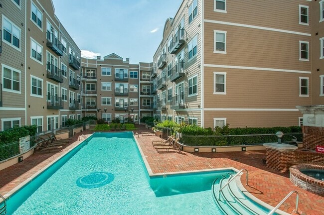 Building Photo - Awesome 1BE/1BA unit at Bristol West End!