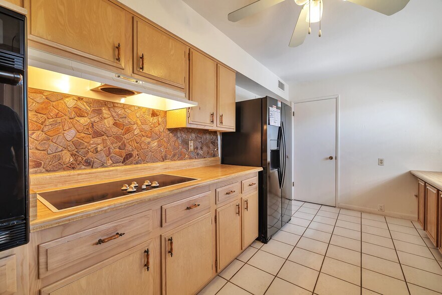 Kitchen with Walk-in Pantry - 11040 W Salem Dr