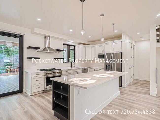 Building Photo - 3595 Darley Ave