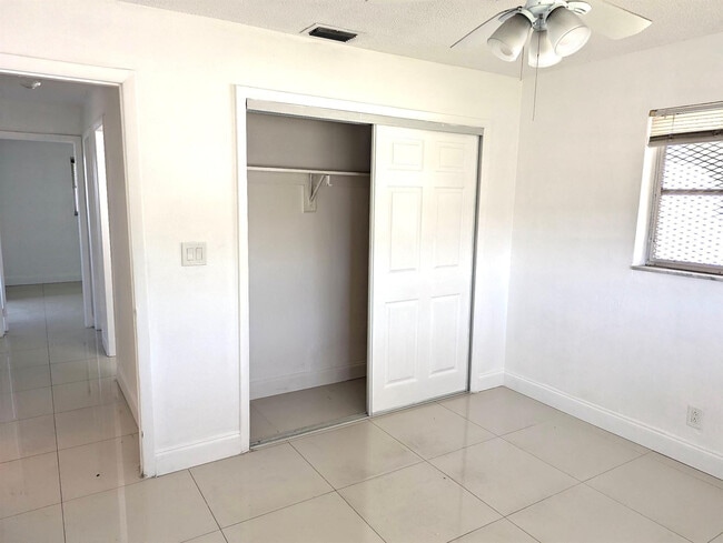 Building Photo - 111 NW 31st Ct