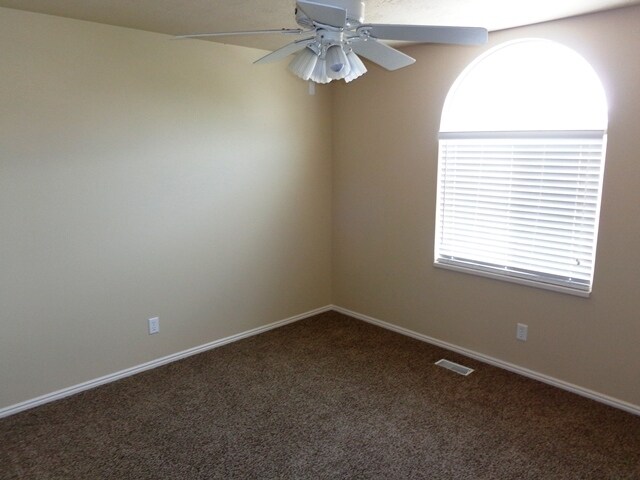 Building Photo - 6423 S High Bluff Dr