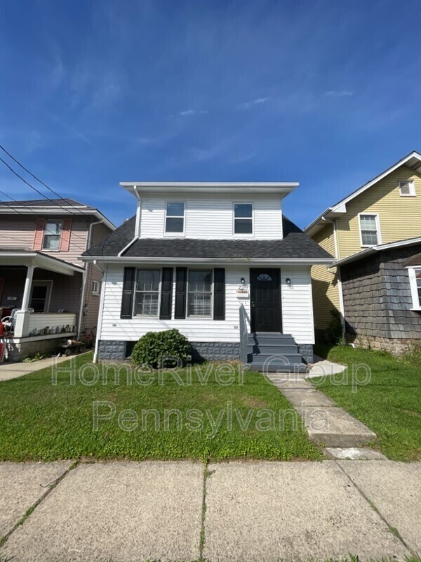 Primary Photo - 211 Center St