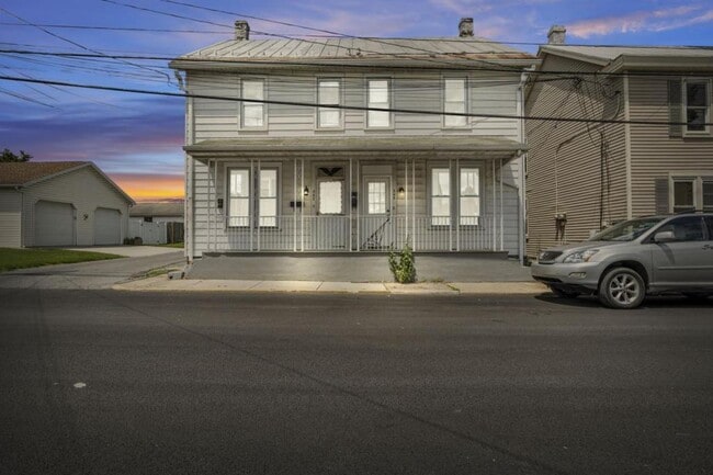 Primary Photo - 345-347 West Penn Street