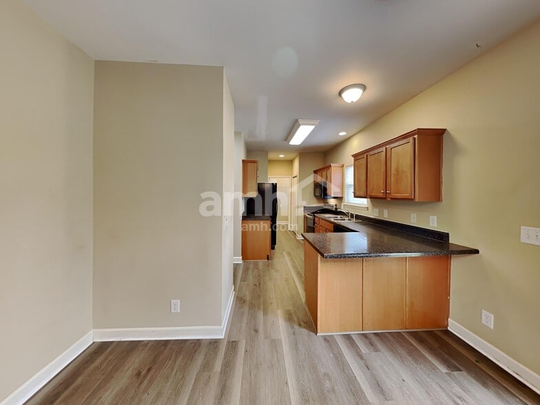 Building Photo - 1702 Arrowhead Dr