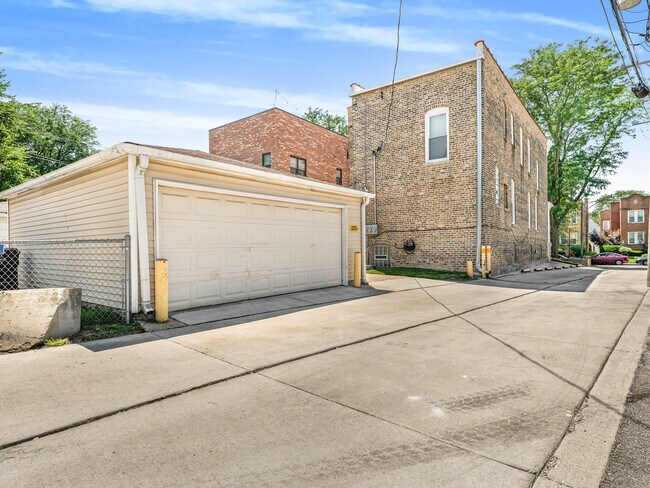 Building Photo - 4749 N Long Ave