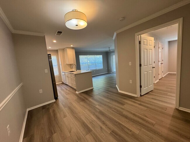 Building Photo - Beautifully Updated 1st Floor One Bedroom Condo at The Reserve at Woodbridge-Near Shopping & Medi...