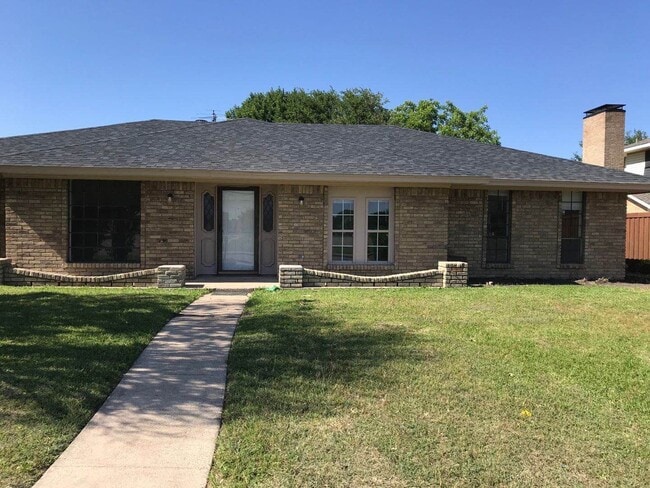 Primary Photo - Great 3 Bedroom Home