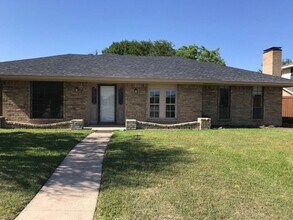 Building Photo - Great 3 Bedroom Home