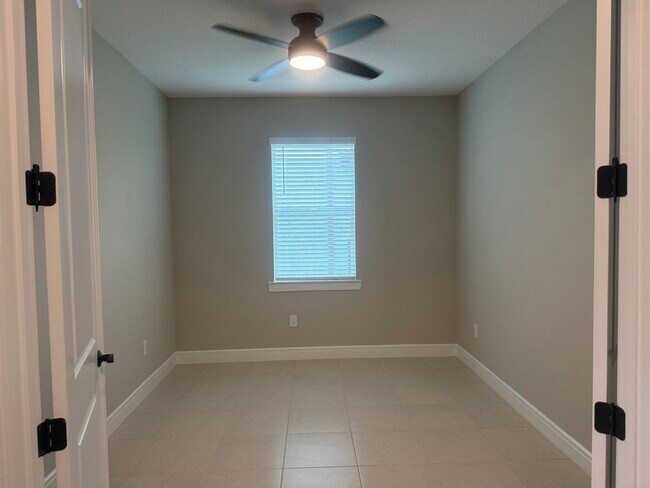 Building Photo - Lakeview Living with Bonus Flex Space & Resort-Style Amenities