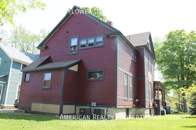 Building Photo - 333 Eureka Ave SE