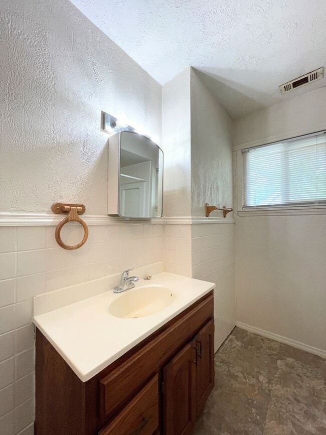 Building Photo - 3 Bed 2 Bath Home in Arlington