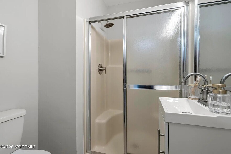 Building Photo - 225 Webster Ave