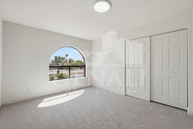 Building Photo - 10643 N Indian Wells Dr