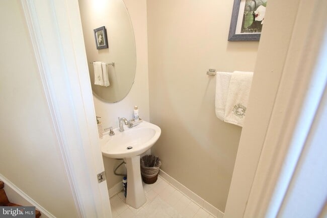 Building Photo - 13728 Valley Oak Cir