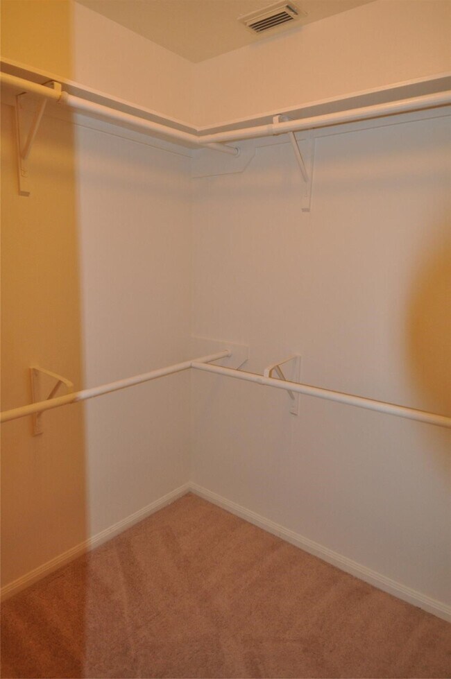 Building Photo - 5823 Ridgebluff Ln