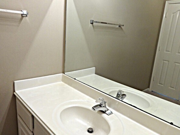 Building Photo - 15303 Baber Ct