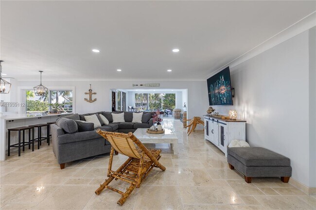 Building Photo - 3010 NE 58th St