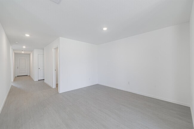 Building Photo - 26718 Willow Ln