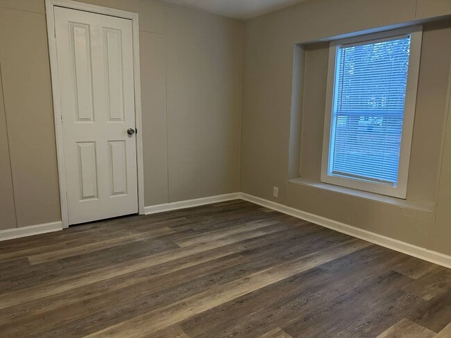 Building Photo - 51 White Oak Village