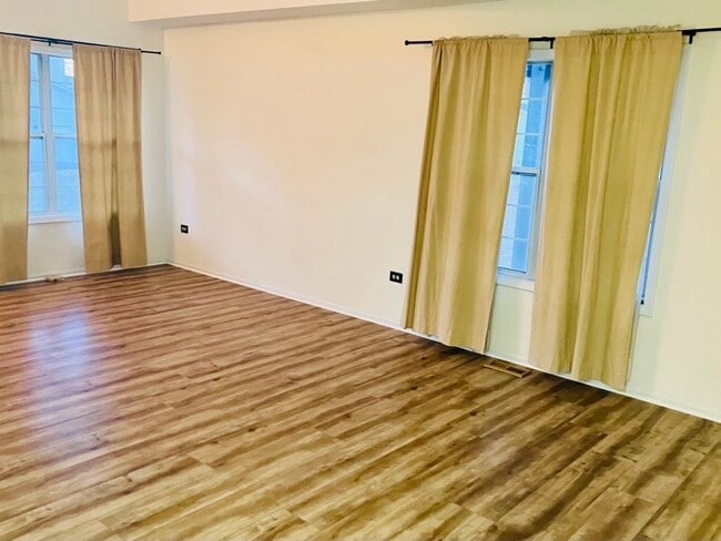 Building Photo - 3524 Willowview Ct