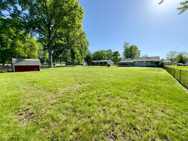 Building Photo - 5247 Silvertown Dr