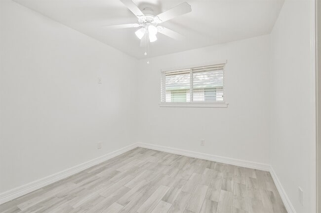 Building Photo - 7623 Yellow Pine Dr