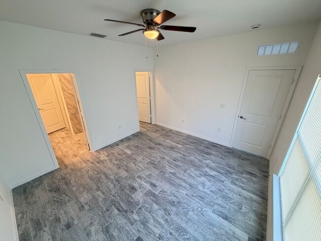 Building Photo - 2810 Felda Ave