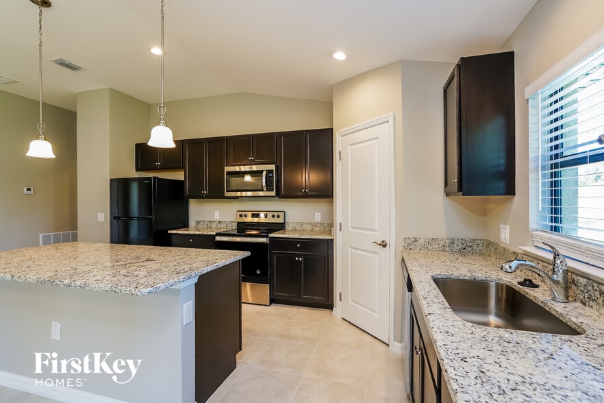 Building Photo - 2616 30th St SW