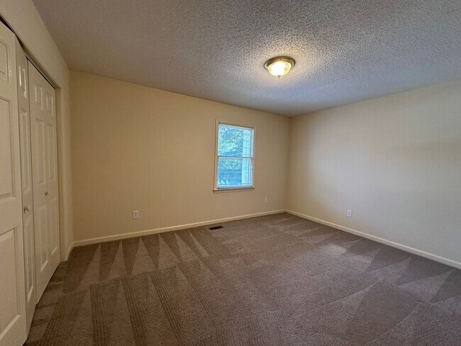 Building Photo - Charming & Private Townhouse in NW Hickory – 2BR, 1.5BA, Prime Location - No Pets