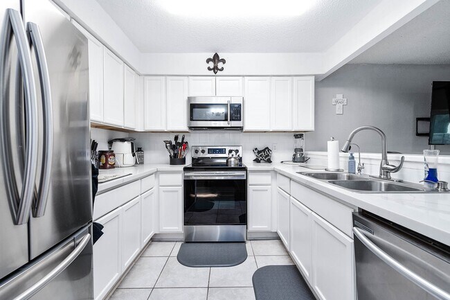 Building Photo - 12668 Newbrook Dr