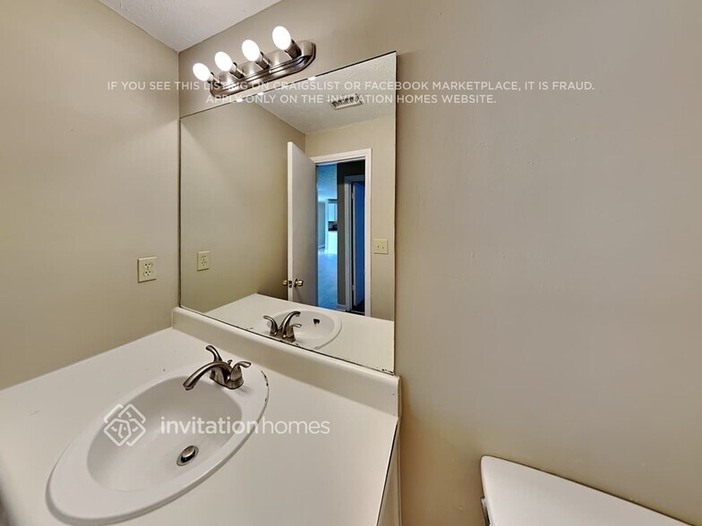 Building Photo - 7951 E Field Dr