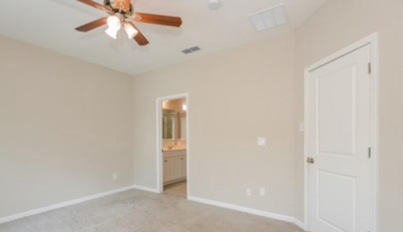 Building Photo - 463909 FL-200