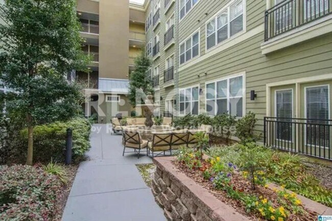 Building Photo - Perfectly located 2-bedroom 2 bath Condo