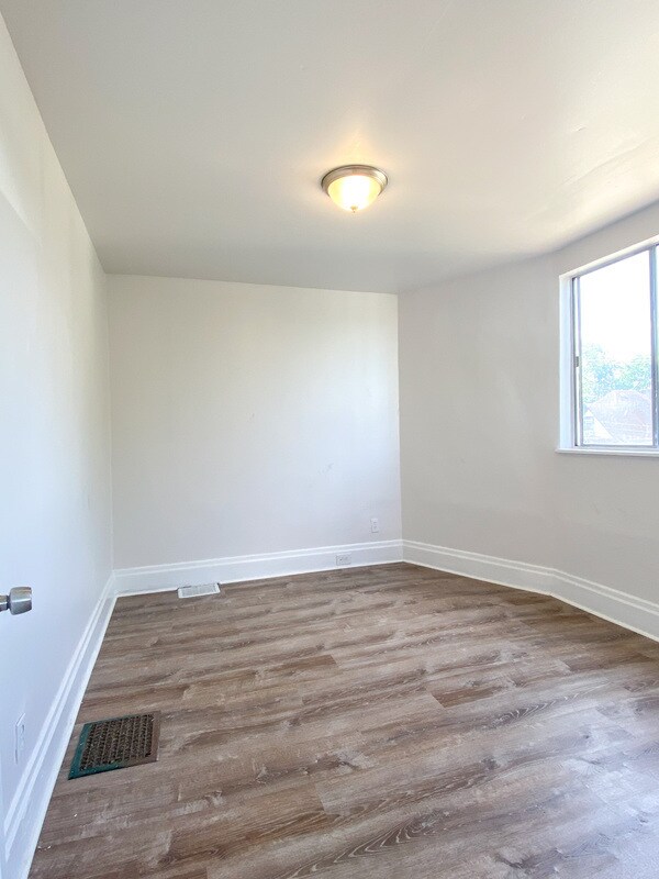 Building Photo - 723 Taylor Ave