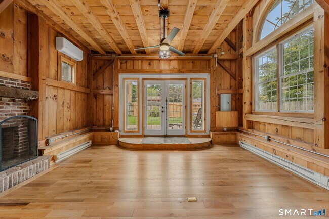 Building Photo - 13 Meadowood Ln