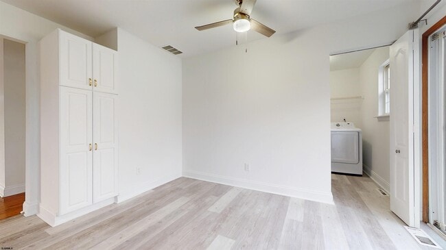 Building Photo - 450 Redwood Ave