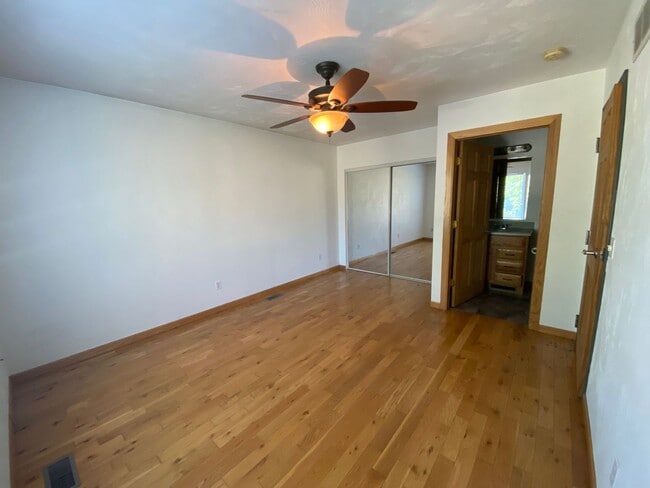 Building Photo - 1118 Lafayette - 4 Bed/4.5 Bath Unit Near ...